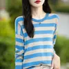 Novo top de tricô listrado com blocos de cor e gola redonda para outono e inverno, versão coreana elegante e moderna, modelagem solta, camada interna quente