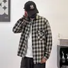 Camisa a cuadros retro americana de manga larga para hombre, diseño de otoño, estilo nicho con bolsillos, aspecto desgastado, corte holgado, camisa elegante y genial