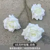 Decoração de Casamento com Flores Brancas, Peônias, Phalaenopsis, Rosas, Arranjos Florais de Teto e Arranjos Florais Pretos para o Salão de Casamento