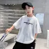 Camiseta de Manga Corta para Niños 2026 Nuevo Estilo Talla Mediana y Grande Verano para Niños Parte Superior Suelta Elegante Moderna Camiseta de Verano para Niños de Media Manga