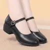 Un par de zapatos Mary Jane para mujer de mediana edad y mayores, zapatos para madre, zapatos de piel, zapatos de trabajo, zapatos de baile, zapatos de suela fina con hebilla