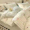 Sombrero de cama de algodón de cuatro piezas estampado pequeño y fresco por dentro y por fuera sábana de cama de algodón funda de edredón estudiante caricatura tres piezas al por mayor