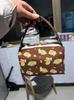 Bolsa de Maquillaje y Artículos de Tocador Portátil de Dibujos Animados de Alta Apariencia, Bolsa de Almacenamiento de Viaje, Bolso de Mano Tridimensional de Gran Capacidad con Rejilla