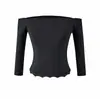 Conjunto de top de tricô ombro a ombro e saia puramente atraente e sexy com um design único apresentando um recorte e uma silhueta ajustada