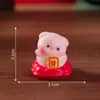 Linda alcancía de figura Yuanbao, una miniatura encantadora para atraer riqueza, perfecta para paisajes en miniatura DIY, decoraciones de bolsas ciegas, accesorios colgantes y pequeños adornos