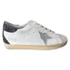 Sapatos Sujos Pequenos de Estrelas Femininos 2024 Novos Casuais Board Shoes Planos Retrô Velhos Sujos Sapatos Brancos Pequenos de Casal Tendência