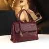 Diseño de Nicho 2026 Nueva Moda Bolso de Hombro Tejido Bolso de Mano de Cuero Genuino para Mujer Bolso Tote Cruzado para Madres de Mediana Edad