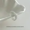 Anillo de alta gama con microincrustaciones de circonio, diseño hueco entrelazado, apertura ajustable, estilo minimalista, diseño hueco, anillo de lujo ligero y elegante para mujer