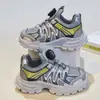 Tênis Esportivo Infantil 2026 Novos Sapatos Infantis de Outono Sapatos de Malha com Botão Tênis de Corrida para Meninos e Meninas Sapatos Twist