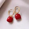Hermoso arete de oreja retro rojo 2024 nuevo popular otoño e invierno aretes de lujo ligero de alta calidad para mujer aretes de Año Nuevo