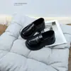 Zapatos de piel para niña, nuevo modelo de otoño, mocasines estilo británico, zapatos pequeños de piel para niño sin cordones, suela blanda, zapatos infantiles antideslizantes