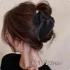 Presilha de Cabelo Grande Triangular Estilo Hepburn, Pinça Tubarão Shell de Cetim Francês para a Parte de Trás da Cabeça, Acessório de Cabelo de Luxo para Mulheres