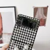 Aplicable a la funda para teléfono de pantalla plegable Samsung Zflip1 Primera generación Segunda generación f7000 Estilo idéntico al de las celebridades de TikTok pintada f7070