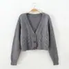 Suéter Adelgazante de Punto Trenzado con Flor de Goma de Cintura Alta Ultra Corto para Mujer, Nuevo Cardigan de Punto de Botones Individuales Primavera 2023