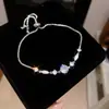 Pulsera de Metal con Corazón y Flor de Circonita Super Brillante, Lujo Ligero, Gama Alta, Elegante, Moderna, Joyería de Mano Exquisita y Versátil para Mujeres