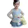 Conjunto de Duas Peças Estiloso para Meninas, Estilo Novo Primavera 2026, Camisa Base de Tule Patchwork Listrado Cartoon + Calça Flare Jeans