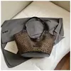 Bolsa de Lona Estilo Coreano Transfronteriza Gran Capacidad Estampado de Leopardo Bolsos de Hombro de Pana Bolsa de Compras Versátil Bolsa