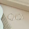 Pendientes de Aro Metálicos de Celebridades de Internet Coreanas y Japonesas, Pendientes de Aro Estilo Minimalista Fresco de Nicho, Diseño Vintage de Alta Gama, Nuevo Modelo 2026