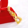 Pulsera Flor de la Fortuna de Aleación Chapada en Oro de Arena Vietnamita para Tiktok de Desvanecimiento Lento, Afortunada y Versátil, Venta al por Mayor de Fábrica