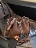 Bolso Cubo de Gamuza Estilo Relajado 2026 para Mujer, Bolso de Hombro con Cadena, Bolso Cruzado de Nicho