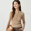 Suéter Feminino de Caxemira Outono e Inverno Novo Gola Redonda Canelado com Fivela Slim Fit Camada Base Malha de Manga Longa Versátil Estiloso