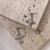 Estilo de Nicho, Gama Alta, Pendientes de Estilo Genial, Pequeños, Sencillos, Modernos y Versátiles, Pendientes de Cruz Retro Incrustados con Diamantes