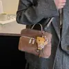 Moda de nicho transfronteiriça bolsa pequena quadrada de pelúcia feminina 2026 nova bolsa de pelo versátil bolsa tiracolo de grande capacidade fofa