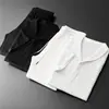 Traje deportivo de seda helada con textura para hombre, verano, alta gama, juvenil, con pantalones cortos, conjunto atractivo para hombre