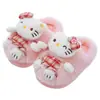 Chinelos de algodão infantis para outono e inverno, fofos e quentes, com forro de pelúcia, design KT, antiderrapantes, sola grossa, adequados para bebês e crianças pequenas, com design de calcanhar fechado