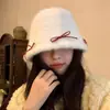 Chapéu de Pescador de Pelúcia com Laço de Tricô de Pelo de Coelho Estilo Japonês para Mulheres, Outono e Inverno Quente Proteção de Orelha Versátil Afina o Rosto Tendência