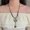 Colar com pingente de fruta estilo étnico retrô para mulheres, design longo trançado, nicho e de alta qualidade, acessório de corrente para suéter versátil
