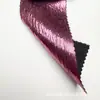 Tela satinada plisada con estampado de lámina dorada en toda la superficie, lavada para ser suave y brillante, arrugada para ropa deportiva de moda y vestuario escénico