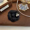 Estilo Tweed Tela de Moda de Alta Gama Broche de Flor Corsage Lujo Accesible Nicho Elegante Versátil Pecho Broche de Doble Propósito Pasador