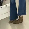 Botines de gamuza estilo coreano con punta cuadrada francesa para mujer, versátiles para otoño e invierno, de tacón bajo y ajustados, botines versátiles de tacón grueso color marrón claro para mujer