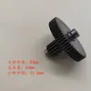 El fabricante ofrece varios modelos de máquinas de empaque duales totalmente y semiautomáticas con ruedas giratorias de goma y hierro accionadas por engranajes, tipo engrosado y universal