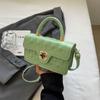 Bolsa Feminina 2024 Nova Fashionable Texturizada Romboidal de Ombro para o Dia a Dia Simples Portátil Transversal Pequena Quadrada de Mão
