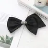 Novo Grampo de Cabelo com Laço Assimétrico Pequeno Estilo Chanel Clip Superior Elegante de Pérola Clip de Mola Traseiro para Mulheres