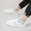 Zapatos nuevos de primavera para hombre 2026, modernos, ligeros, versátiles, de suela blanda, antideslizantes, zapatillas casuales para correr, zapatillas, XDL-2
