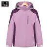 Venta al por mayor de fábrica ropa de asalto para exteriores para hombre y mujer tres en uno dos piezas desmontable a prueba de viento impermeable traje de montañismo