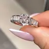 Anel com Micro-Incustação para Mulheres Cao Shi Xiaohongshu Transmissão ao Vivo, Anel de Estilo Geométrico de Luxo Acessível de Alta Qualidade, Acessórios para Jantar de Casamento e Noivado