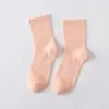 Meias básicas sem cor sólida padrão outono e inverno meias de algodão cor de doce meias femininas meias de chão atacado direto da fábrica