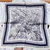 Novo Lenço de Seda Estampado de Leopardo Lenço Quadrado Pequeno Quatro Estações 70cm Lenço de Seda Europeu e Americano Lenço Feminino Coreano com Estampa de Castanha