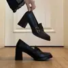 Novos Mocassins Chunky Heel Retro Slip-On Outono/Inverno 2026 Estilo Britânico Sapatos de Couro Elegantes Versáteis Salto Alto para Mulheres