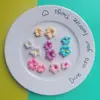 Color Brillante Gradiente Flor de Cinco Pétalos Estambre Flor Pinza para el Cabello Pinza para el Cabello Cuerda para el Cabello Pinza de Agarre Decoración DIY Funda para Teléfono Móvil Accesorios de Resina