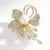 Broche de Cristal Pérola Feminino de Alta Qualidade para Blazer de Terno Corsage Alfinete de Roupa Fixo Fivela Anti-luz Joia