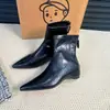 Botines retro de punta fina y tacón grueso para mujer, nueva colección otoño/invierno 2026, estilo británico, versátiles y elegantes, con cremallera trasera y efecto adelgazante