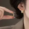Brincos de Tarraxa em Forma de C Torcidos Plissados de Camada Dupla com Strass Brincos Estilo Retrô Francês Joias para Orelha de Design de Alto Padrão de Luxo Leve para Mulheres