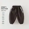 Suministro directo de fábrica de pantalones deportivos de dibujos animados de Clase A para niños y niñas, pantalones holgados de otoño, pantalones deportivos casuales suaves para niños pequeños