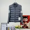 Chaqueta de plumón de punto patchwork Moncler con diseño de manga a rayas y bolsillo corto con cremallera Ropa de abrigo para commuting Otoño Invierno