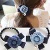 Accesorio D352: Accesorio para el Cabello Fresco y Sencillo, Lazo de Tela con Perlas y Flor, Goma Elástica para el Cabello para Mujeres